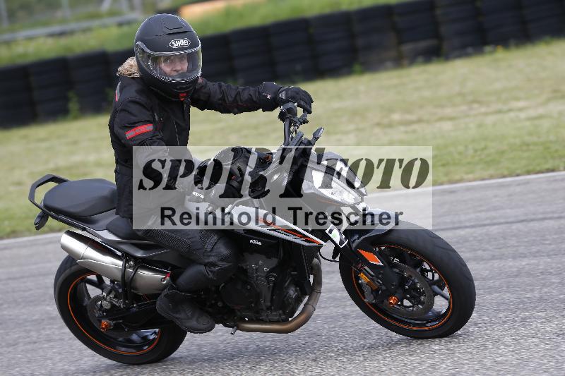 Archiv-2025/09 22.04.2025 Cornu Master School ADR/rot-rouge/25